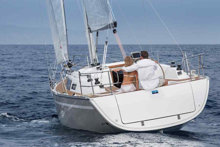 BAVARIA CRUISER 33